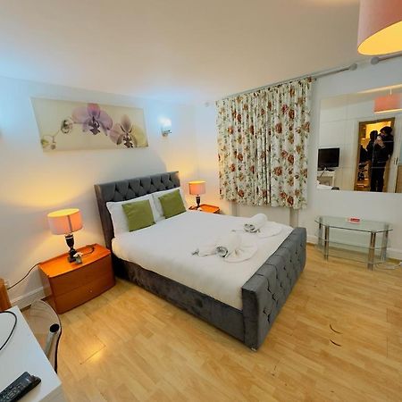 Bright Budget Studio Apartment In Central London Exterior foto
